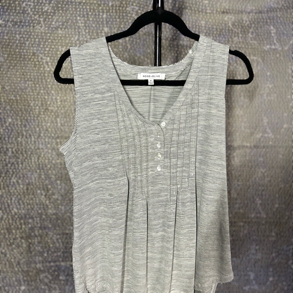 Rose & Olive Gray Pleated Buttoned Blouse